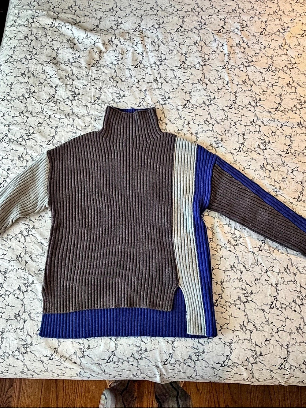 S.DEER Color Block Turtleneck in Blue & Brown Size Small NWT